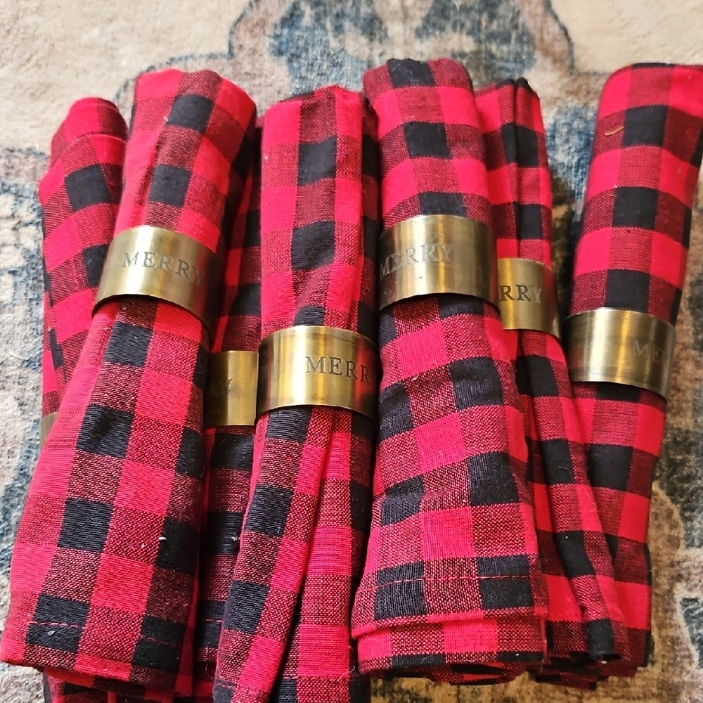 Red and Black Plaid Napkins with Gold Rings